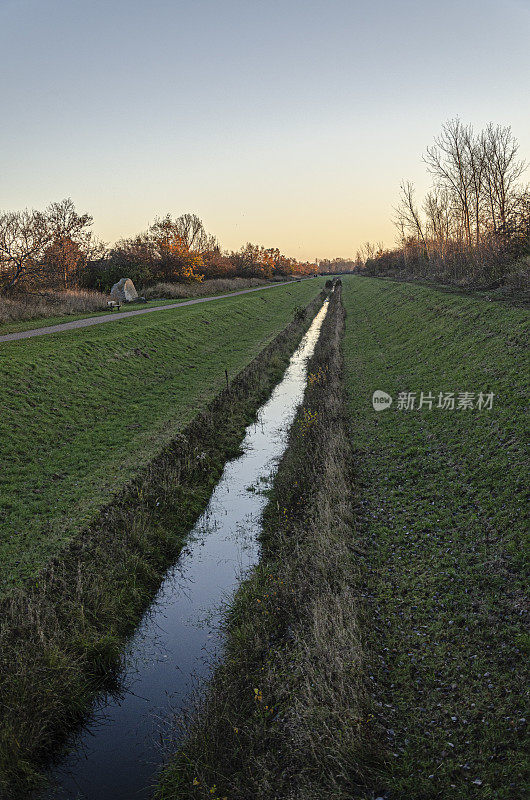 Naturcenter Amager的Canal